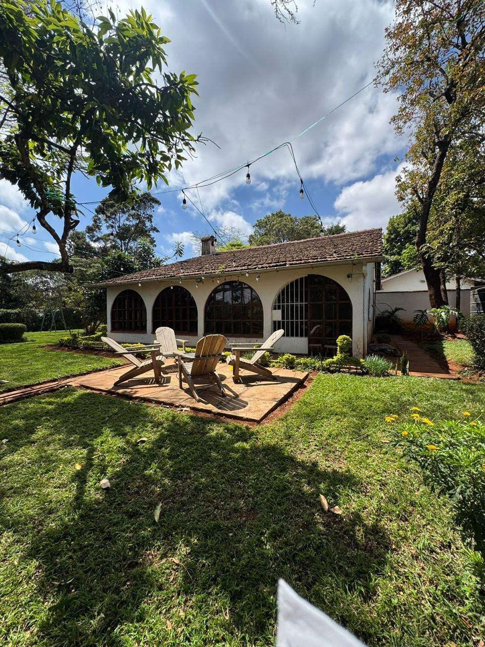 4 BEDROOM TOWN HOUSE IN LORESHO – BEAUTIFUL OWN COMPOUND FAMILY HOME