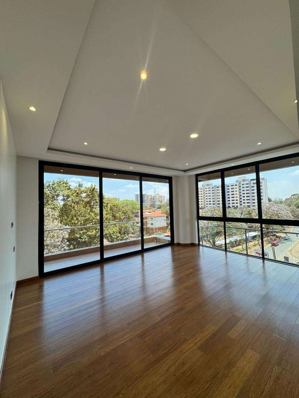 Luxe 4 Bedroom All ensuite Apartment at Spring Valley