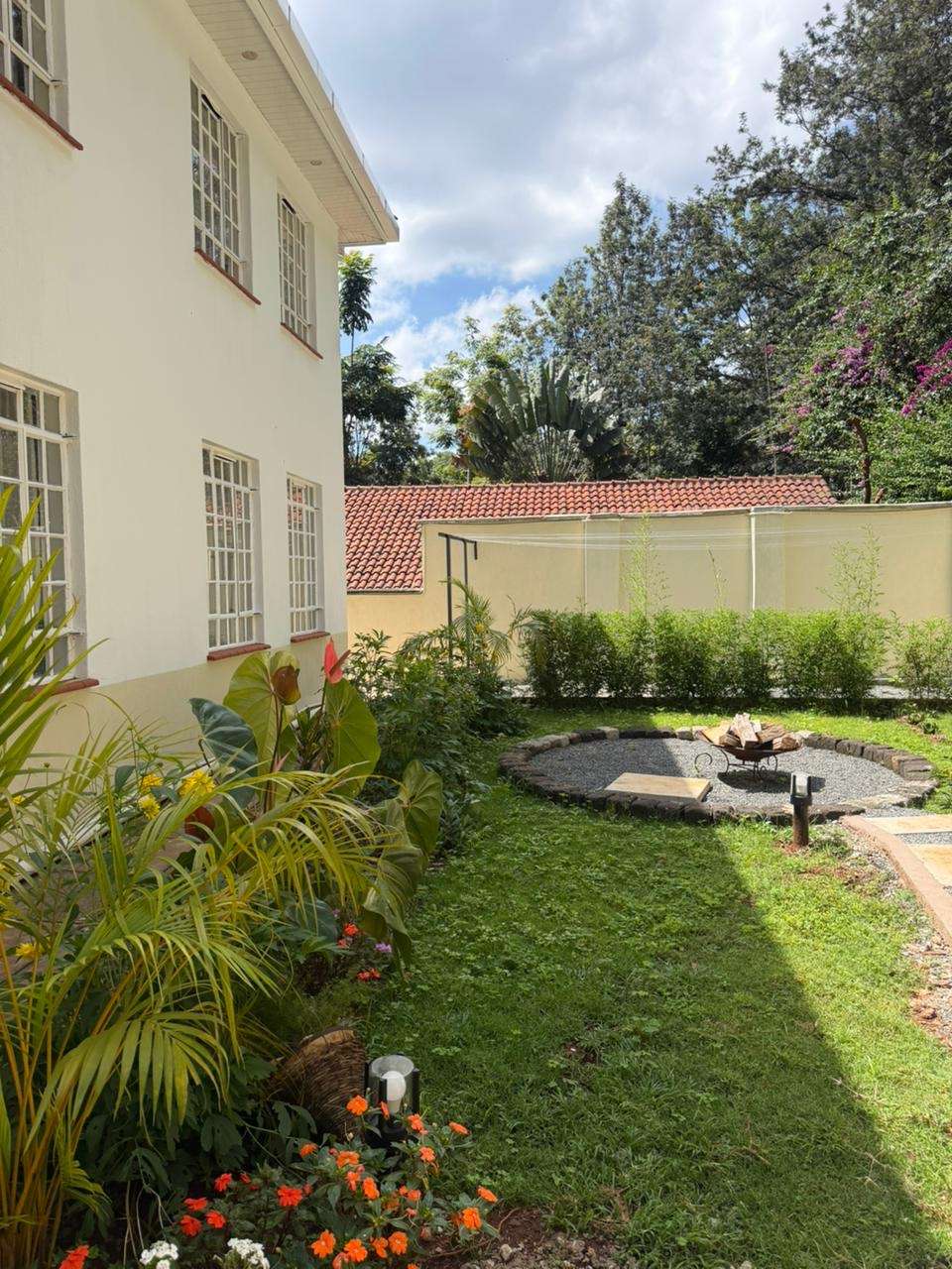 FULLY FURNISHED 1-BEDROOM APARTMENT TO LET – ROSSLYN CLOSE