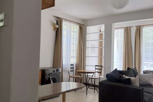 FULLY FURNISHED 1-BEDROOM APARTMENT TO LET – ROSSLYN CLOSE