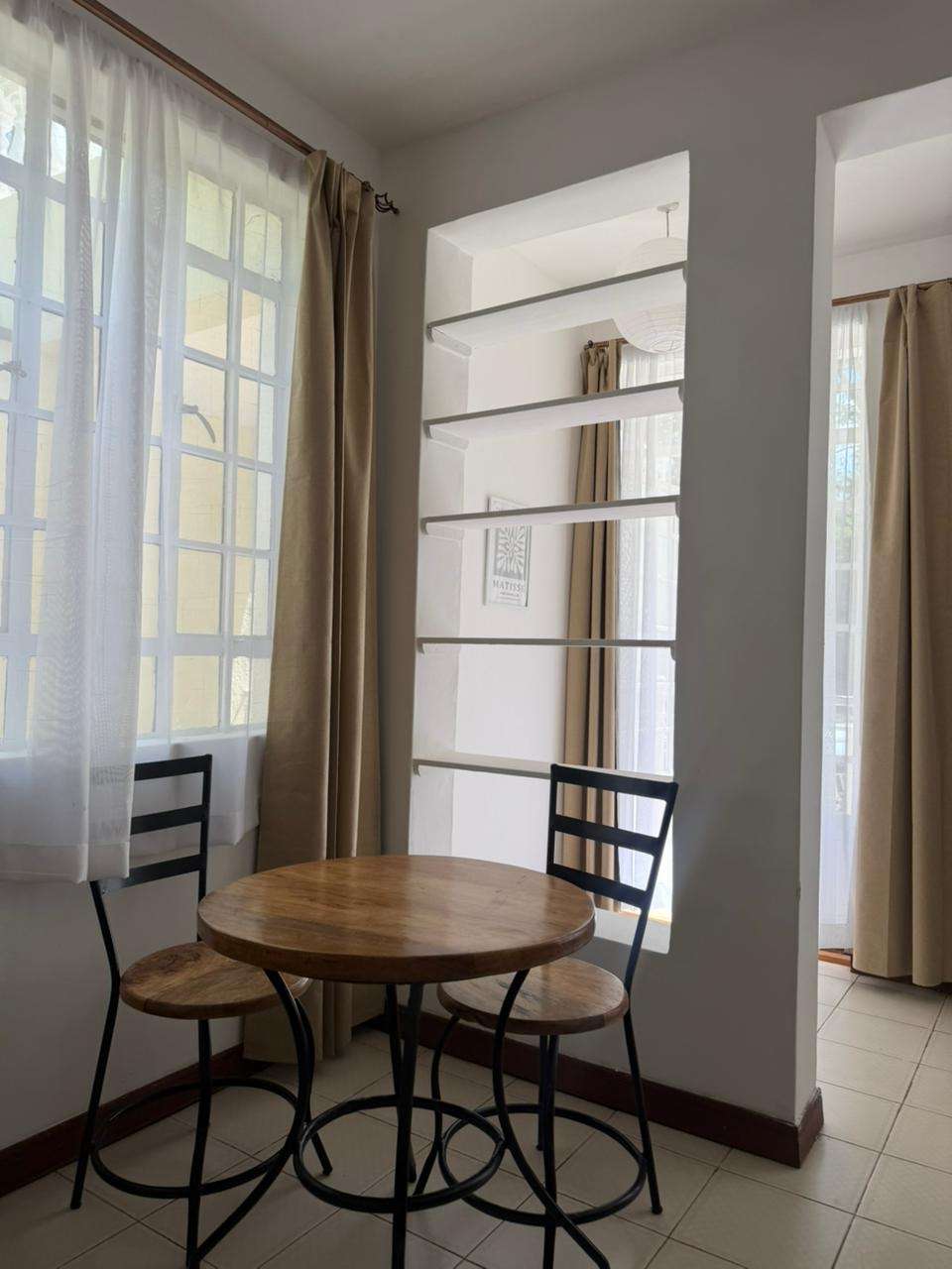 FULLY FURNISHED 1-BEDROOM APARTMENT TO LET – ROSSLYN CLOSE