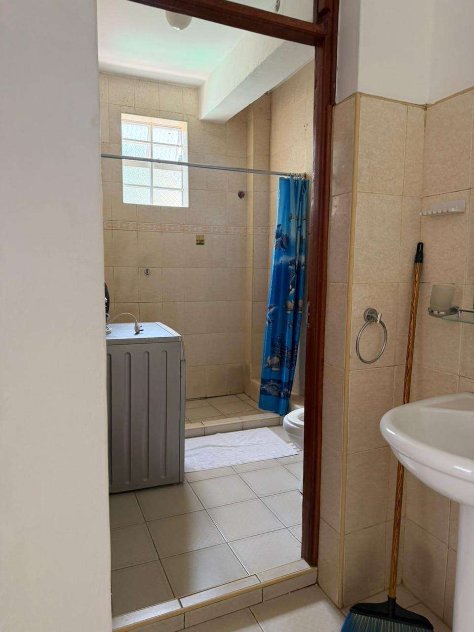 FULLY FURNISHED 1-BEDROOM APARTMENT TO LET – ROSSLYN CLOSE