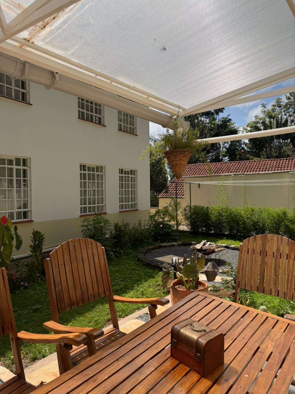 FULLY FURNISHED 1-BEDROOM APARTMENT TO LET – ROSSLYN CLOSE