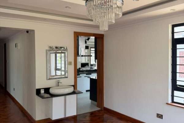 LUXURY 5 BEDROOM HOUSE FOR SALE IN RUNDA – BAOBAB CLOSE