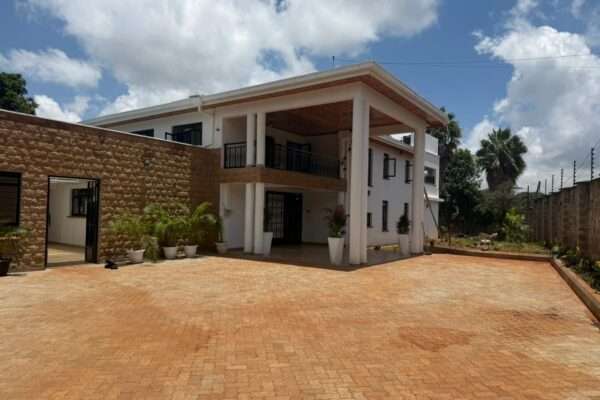 LUXURY 5 BEDROOM HOUSE FOR SALE IN RUNDA – BAOBAB CLOSE