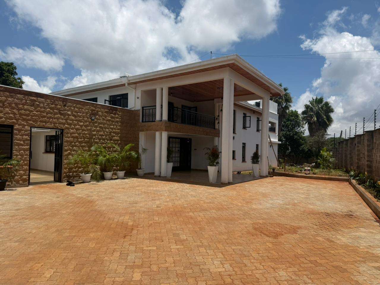 LUXURY 5 BEDROOM HOUSE FOR SALE IN RUNDA – BAOBAB CLOSE