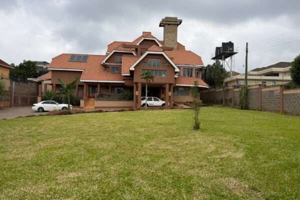 LUXURY 8+ BEDROOM MANSION FOR SALE IN RUNDA GARDENS ESTATE | 3/4 ACRE