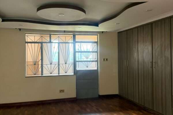 LUXURY 8+ BEDROOM MANSION FOR SALE IN RUNDA GARDENS ESTATE | 3/4 ACRE