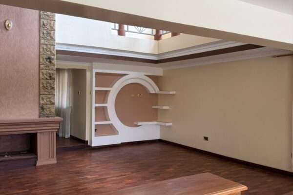 LUXURY 8+ BEDROOM MANSION FOR SALE IN RUNDA GARDENS ESTATE | 3/4 ACRE