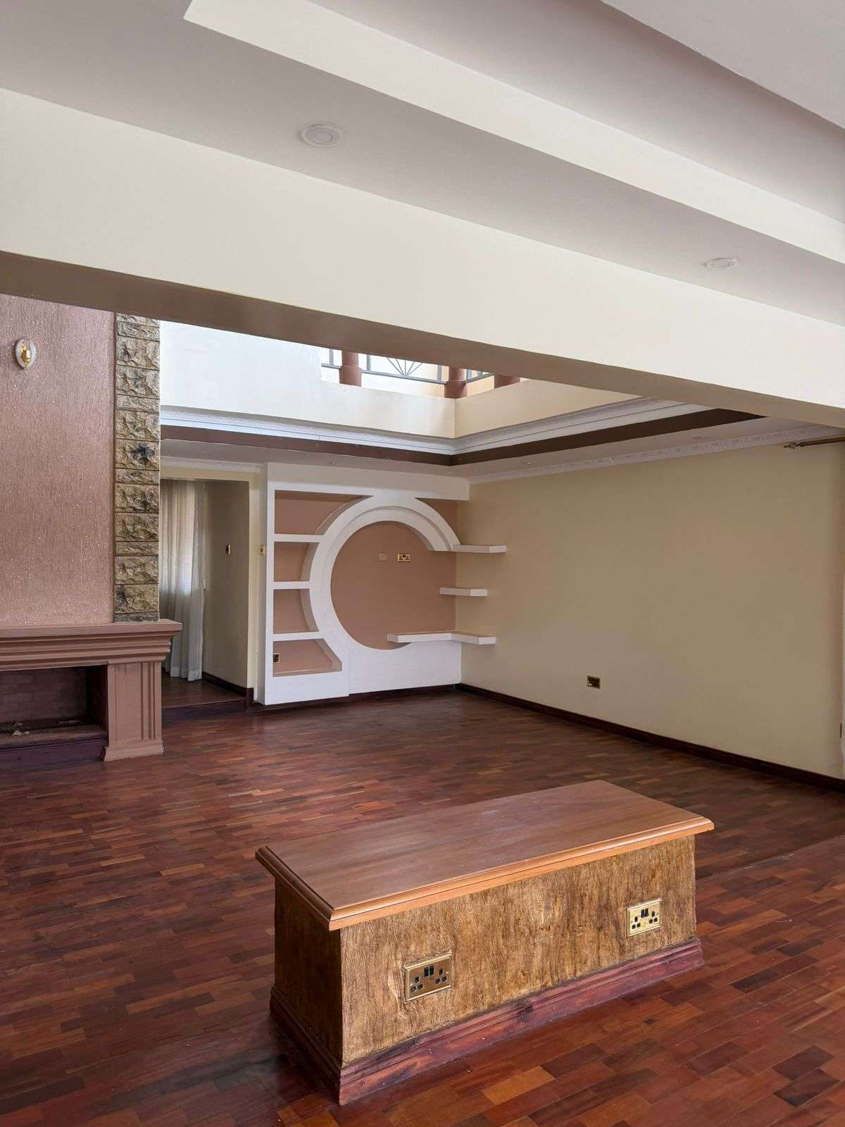 LUXURY 8+ BEDROOM MANSION FOR SALE IN RUNDA GARDENS ESTATE | 3/4 ACRE