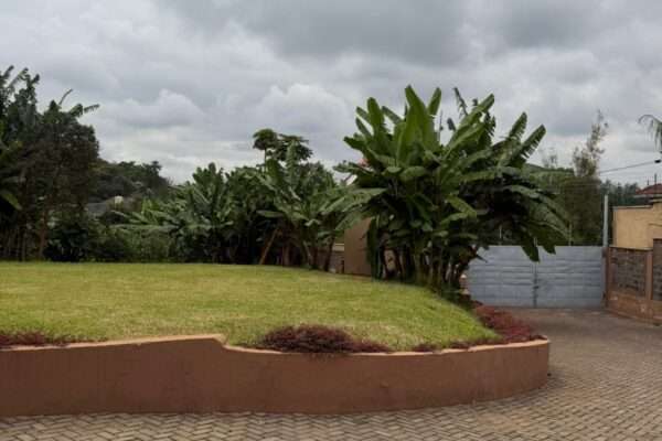 LUXURY 8+ BEDROOM MANSION FOR SALE IN RUNDA GARDENS ESTATE | 3/4 ACRE