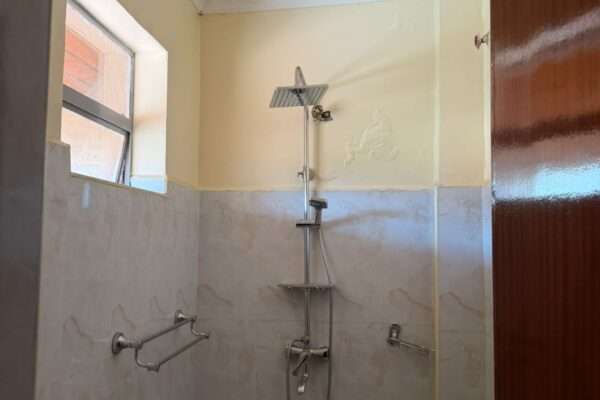 LUXURY 8+ BEDROOM MANSION FOR SALE IN RUNDA GARDENS ESTATE | 3/4 ACRE