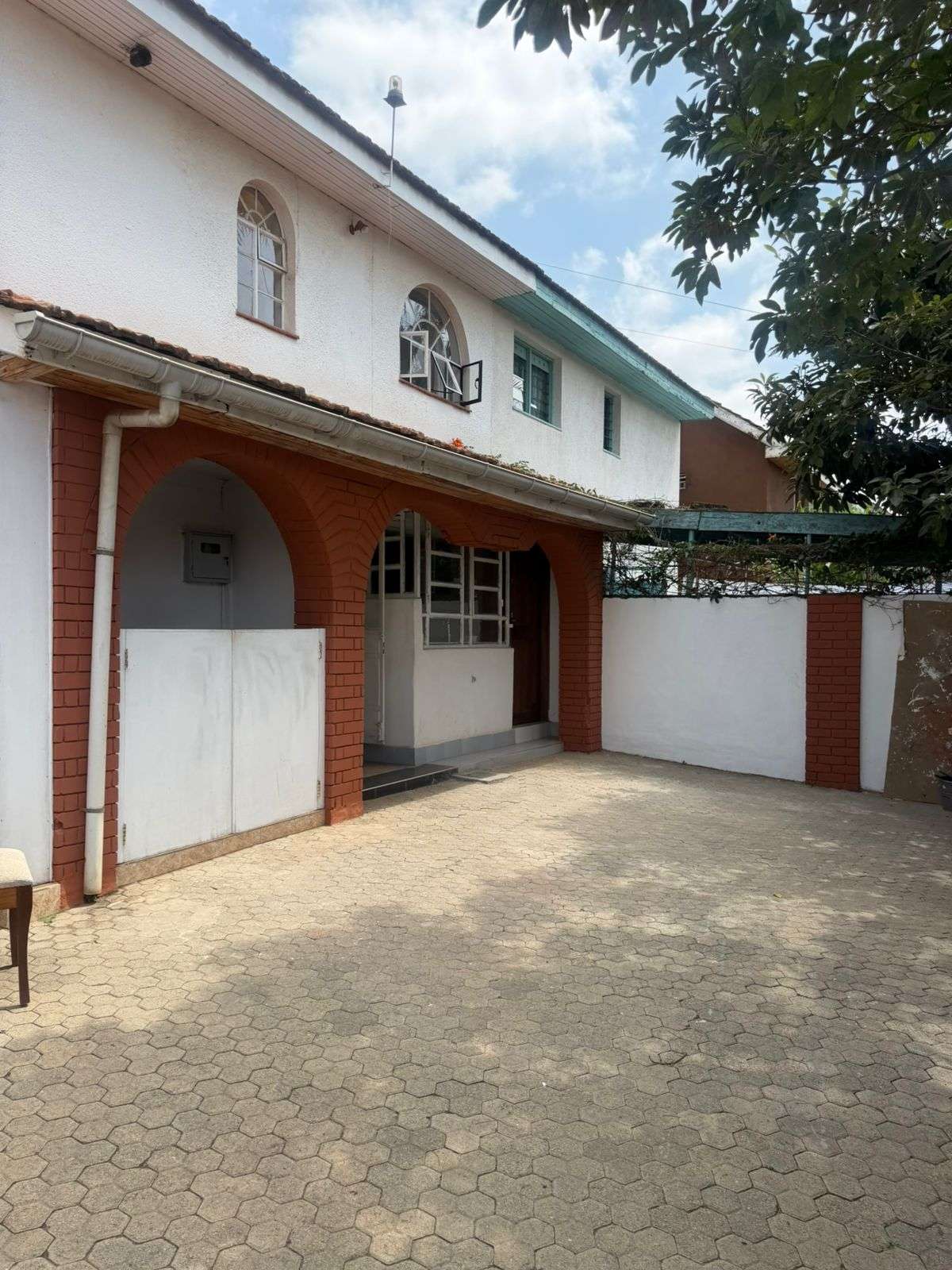 6 BEDROOM TOWNHOUSE FOR SALE IN LANGATA | PRIME INVESTMENT PROPERTY WITH SEPARATE 1-BEDROOM GUEST WING