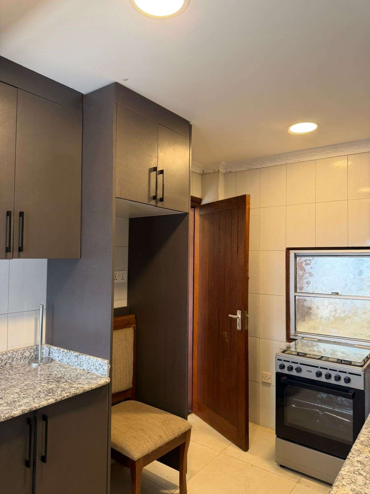 6 BEDROOM TOWNHOUSE FOR SALE IN LANGATA | PRIME INVESTMENT PROPERTY WITH SEPARATE 1-BEDROOM GUEST WING