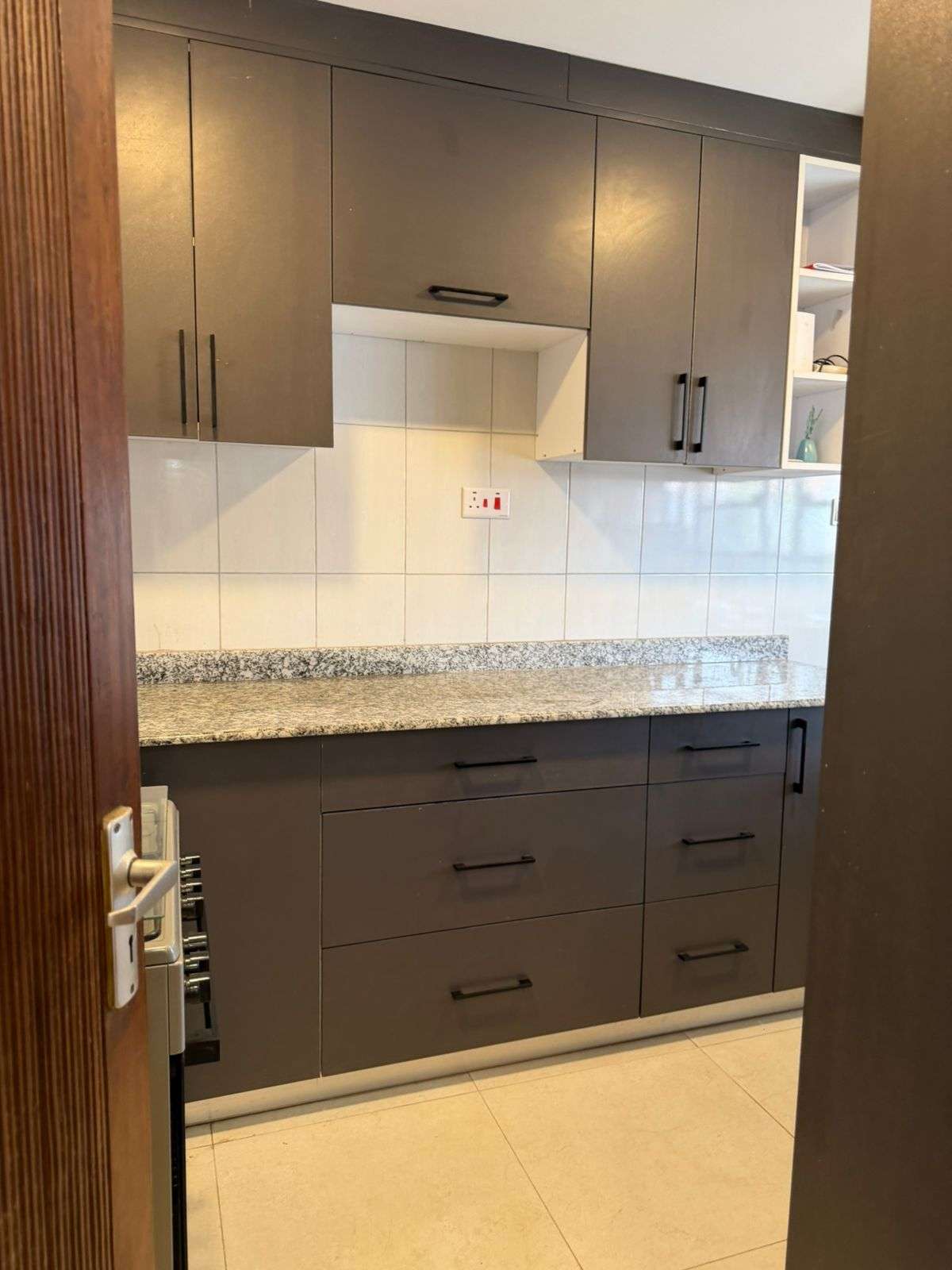 6 BEDROOM TOWNHOUSE FOR SALE IN LANGATA | PRIME INVESTMENT PROPERTY WITH SEPARATE 1-BEDROOM GUEST WING