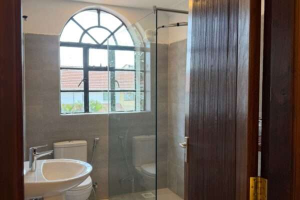 6 BEDROOM TOWNHOUSE FOR SALE IN LANGATA | PRIME INVESTMENT PROPERTY WITH SEPARATE 1-BEDROOM GUEST WING