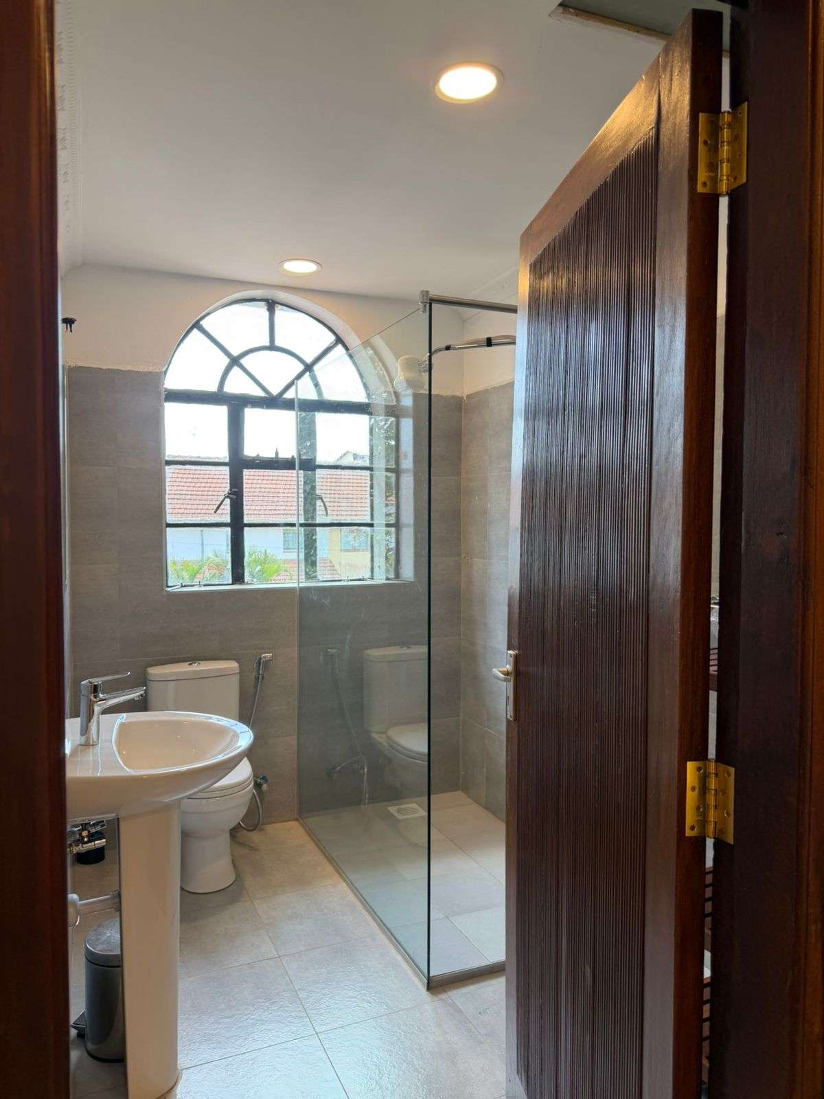 6 BEDROOM TOWNHOUSE FOR SALE IN LANGATA | PRIME INVESTMENT PROPERTY WITH SEPARATE 1-BEDROOM GUEST WING
